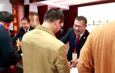 暢敘桑梓情 共謀新發(fā)展 投資興辦實(shí)業(yè)，共建家鄉(xiāng)未來(lái)